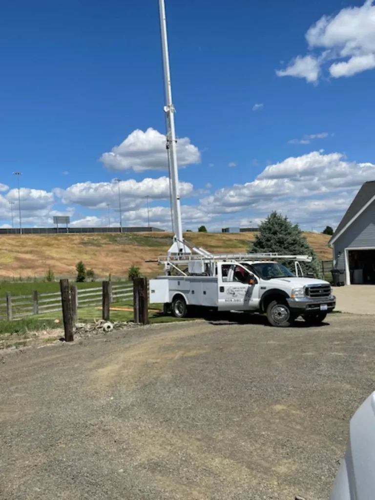 Utility truck with boom lift